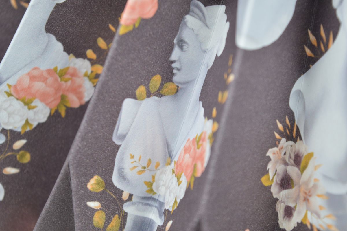 Lampenschirm - Paper Lamp "Statues and Roses" (Easy Installation) - Closeup 3