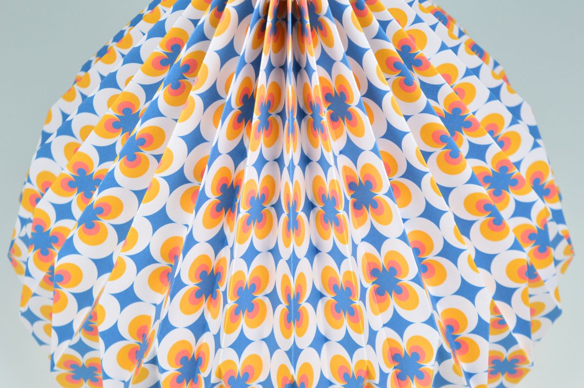 Lampenschirm - Paper Lamp “Retro Flower” (Easy Installation) - Closeup